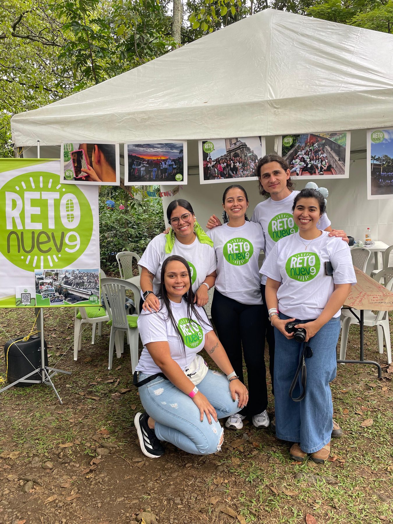 Equipo Reto 9 en acción con jóvenes